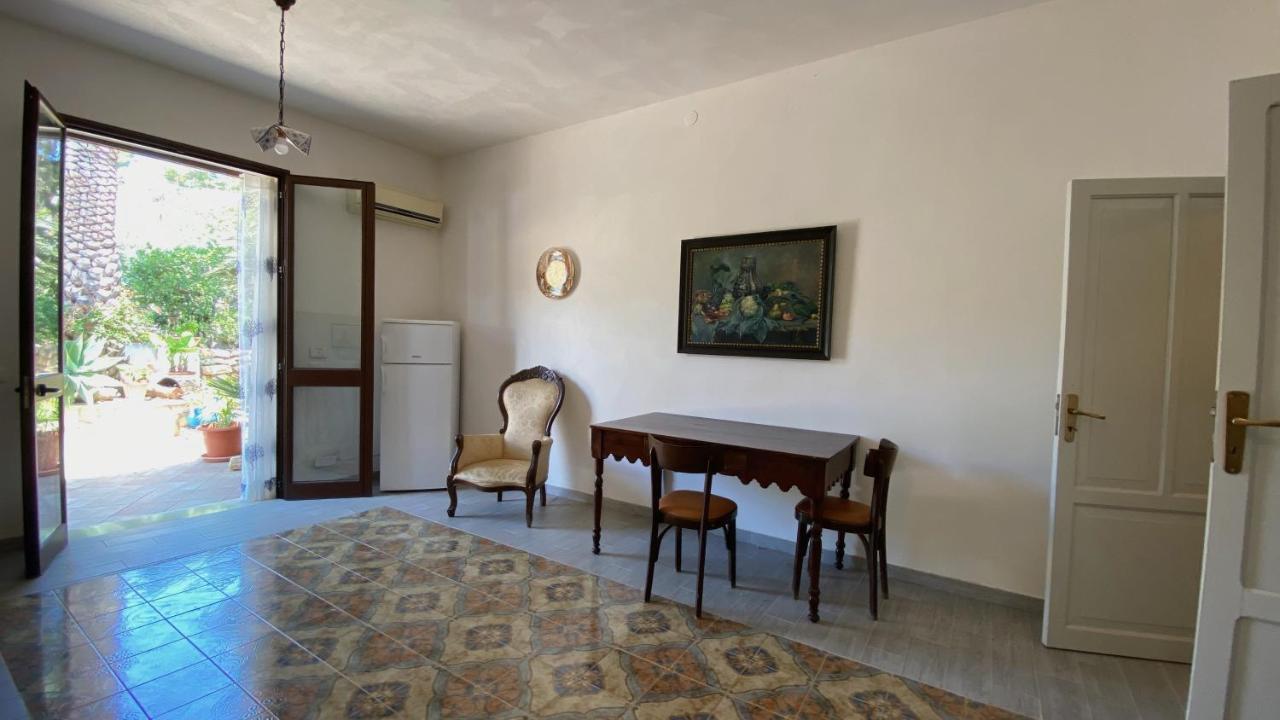Kleines Refugium Unter Palmen. Apartment Custonaci Luaran gambar