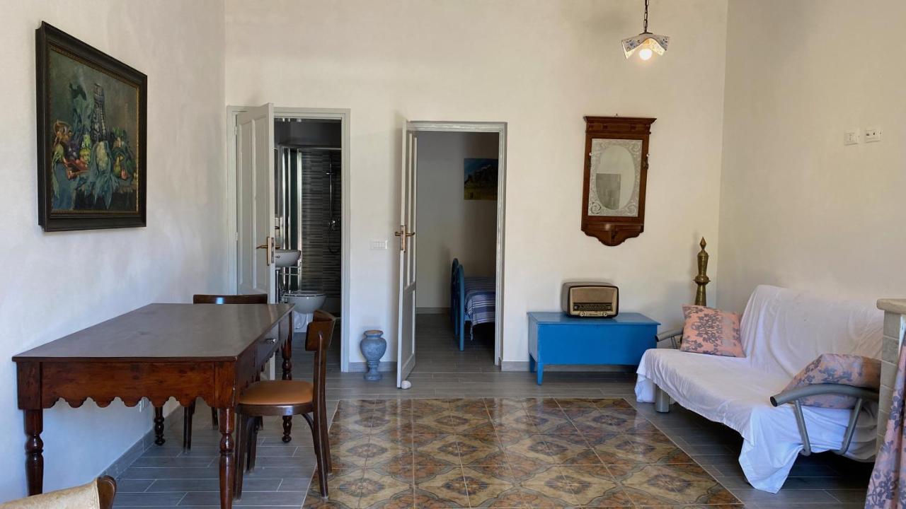 Kleines Refugium Unter Palmen. Apartment Custonaci Luaran gambar