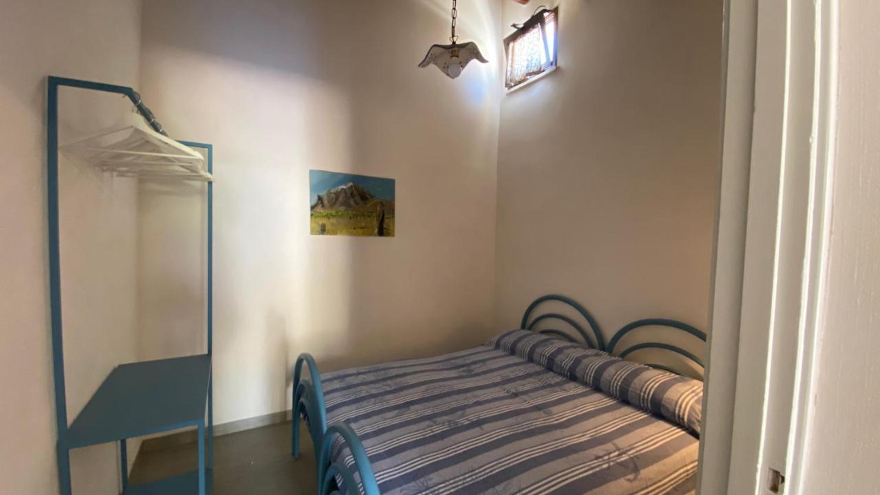 Kleines Refugium Unter Palmen. Apartment Custonaci Luaran gambar